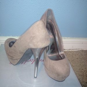 Taupe heels - new